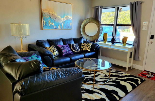 MOMO 2BD entire new house with big yard in Downtown Plano