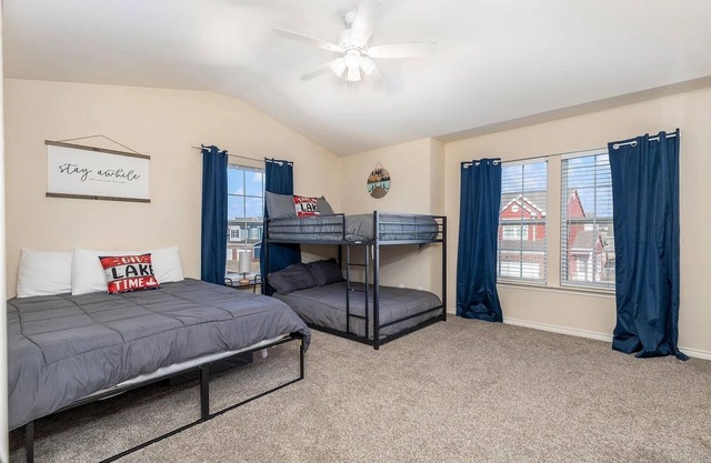 Monkey Island Getaway - Cozy 2BR Condo w/Pool & Lake access