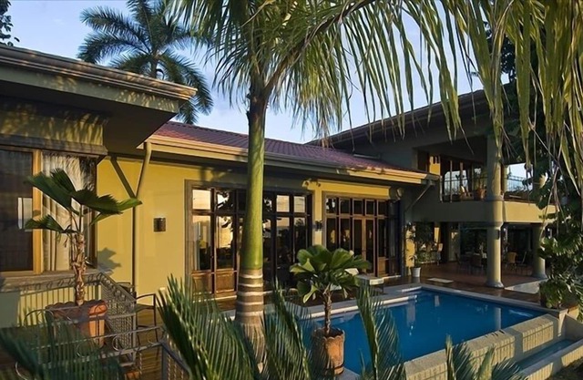 Monkeys! Birds! Close to the Beach and everything you want to do! Very Popular!!