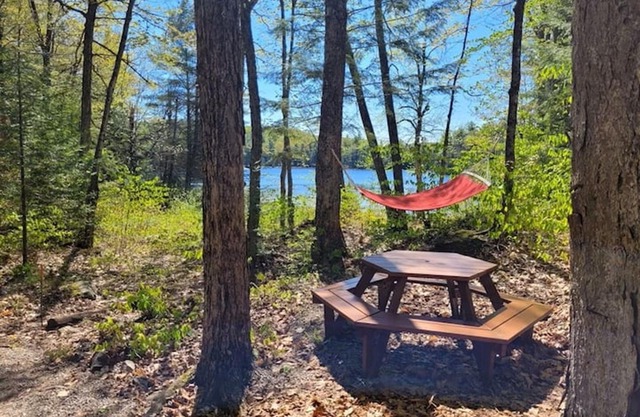 Mont Cascade Lakefront Villa - 30 minutes from Ottawa ; ski hill ; Boating ;