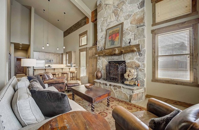 Mont Cervin #32 by Avantstay Ski In Ski Out Home in Silver Lake Village w/Hot Tub
