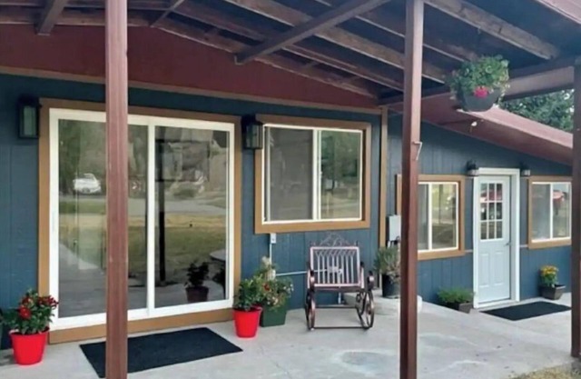 Montana Missouri River Fly Fishing Lodge -3BR & 2 bath, Sleeps 8