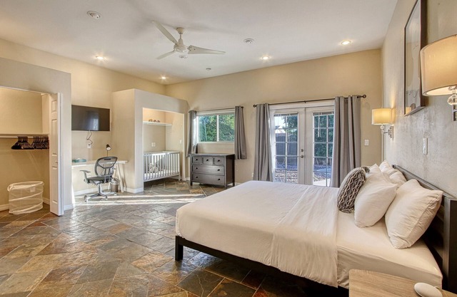 Montecito: Play All the Games in this 4 Bed Home, Beautiful Old Town Scottsdale!