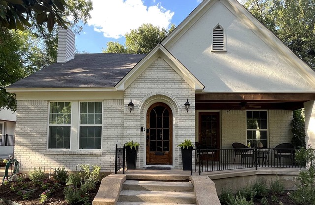 Monthly+ 1929 home in peaceful Castle Heights. Close to downtown, silos, Baylor.