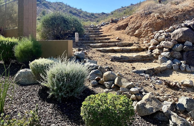 Monthly Stays/Fabulous Location/Dog Friendly/King Bed/ Game Room/Private Yard