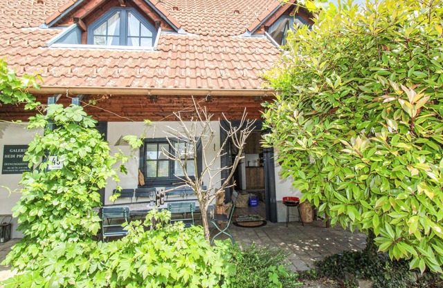 Moody vacation home with beautiful covered terrace, located in the center of Nonnenhorn on Lake Cons