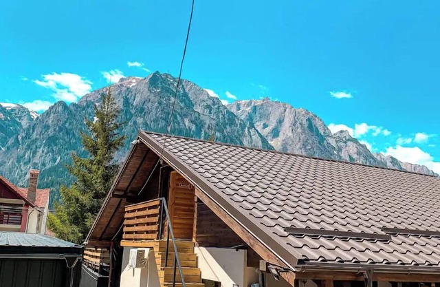 Moon Chalet 2 - Parter
