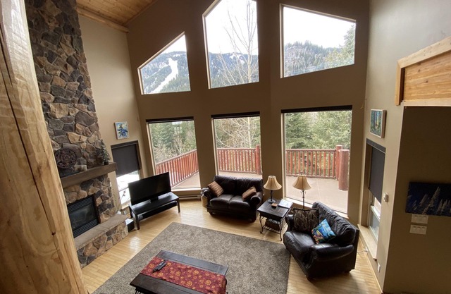Morrisey Chalet At Sun Peaks: Stunning Mountain Home In Pristine Setting!