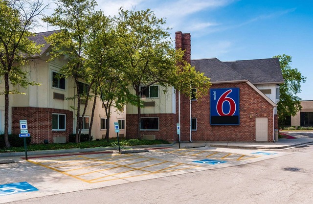 Motel 6 Arlington Heights, IL - Chicago North Central