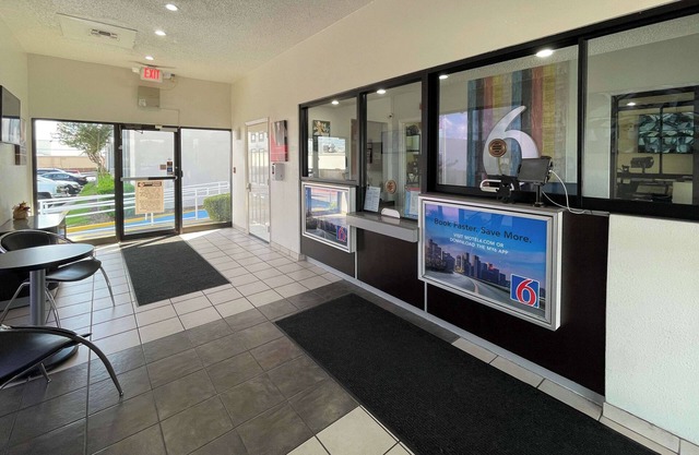 Motel 6 Duncanville, TX - Dallas
