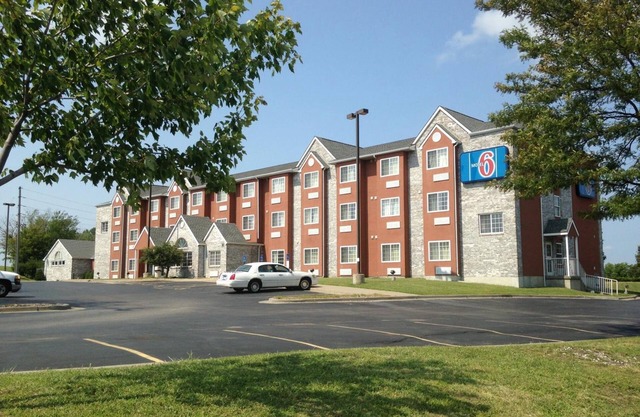Motel 6 Olathe, KS