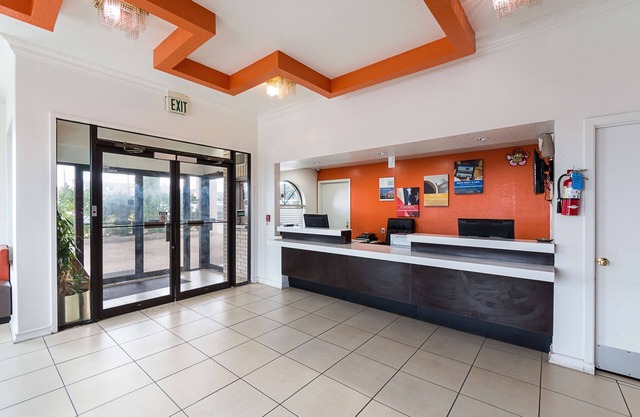 Motel 6 San Antonio, TX - Fiesta Trails