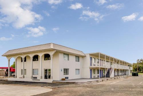 Motel 6 Waco - Lacy Lakeview