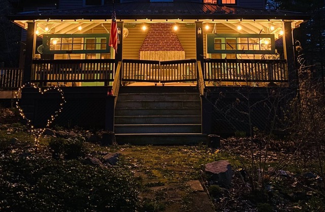 Mount Gretna House next to hiking trails