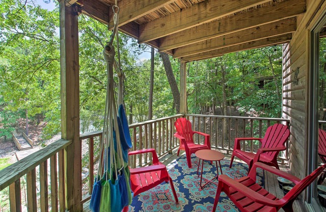 Mount Ida Condo w/Balcony + Resort Amenities