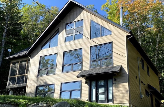 Mountain escape close to ski trails and slopes. Access to water