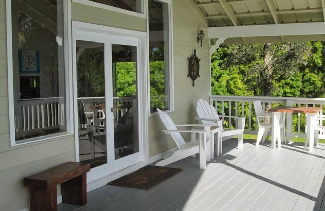 Mountain Breeze Two Bedroom Vacation Cottage near Volcano Village!