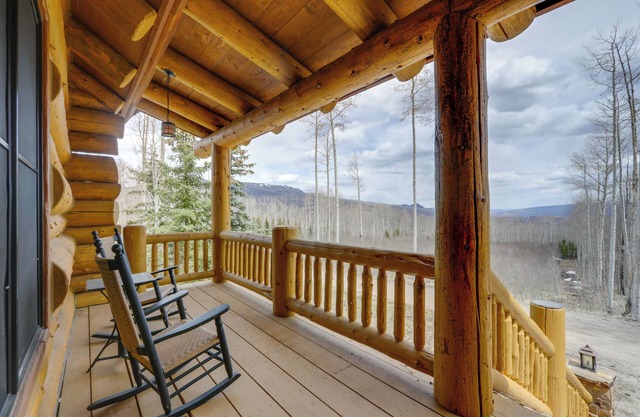 Mountain Chalet Bordering White River Nat'l Forest