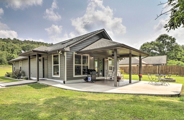 Mountain Home Cottage w/Deck on White River!