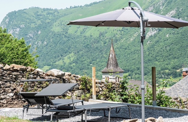 Mountain Lodge 'Au Milan D'Oré' – Stunning Views, Private Terrace, and Wi-Fi in the Pyrenees
