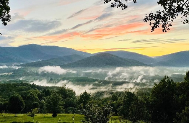 Mountain Mama- Amazing Views! + Hot Tub!