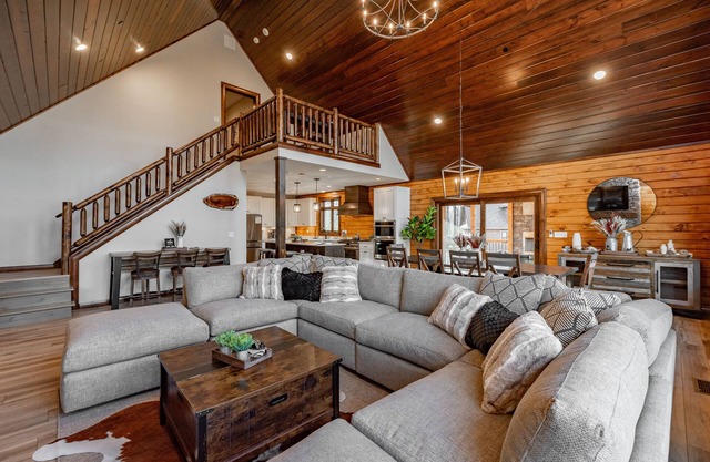 Mountain-Top Escape w/Hot Tub, Views & Theater