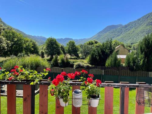 Mountain view 2-bedroom Pyrenees apartment