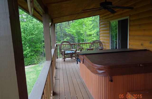 Mountain View Cabin/Family Friendly, Hot Tub, Wifi, Large Entertainment Room