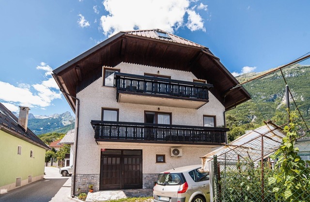 Mountain View Haven Apartments - One Bedroom Apartment with Balcony