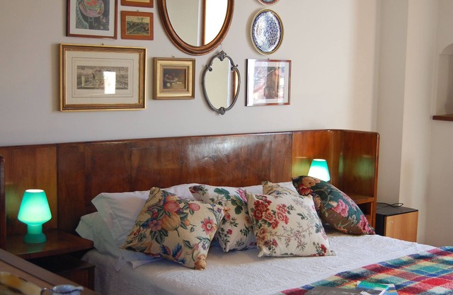 Mountain-view Monticelli-Mansion