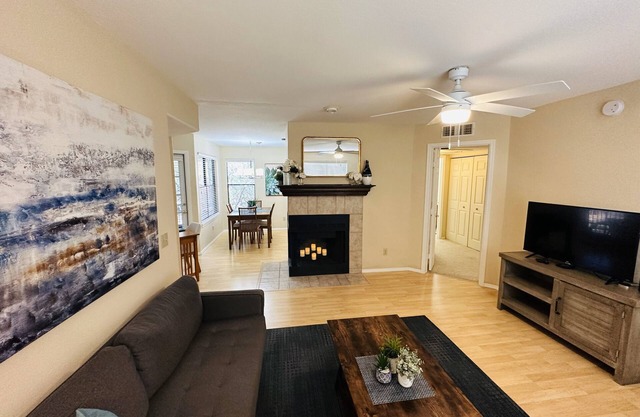 Mountain View, Resort Style Condo