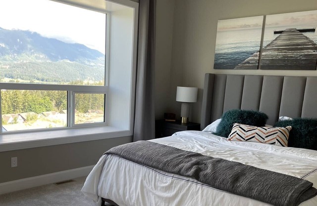 Mountain view suite in Harrison Highland