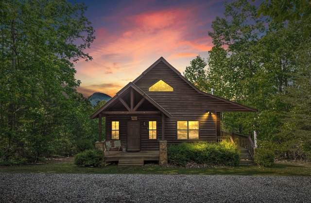 Mountain Views! 3 Acre privacy, Fiber Optic Internet and more!