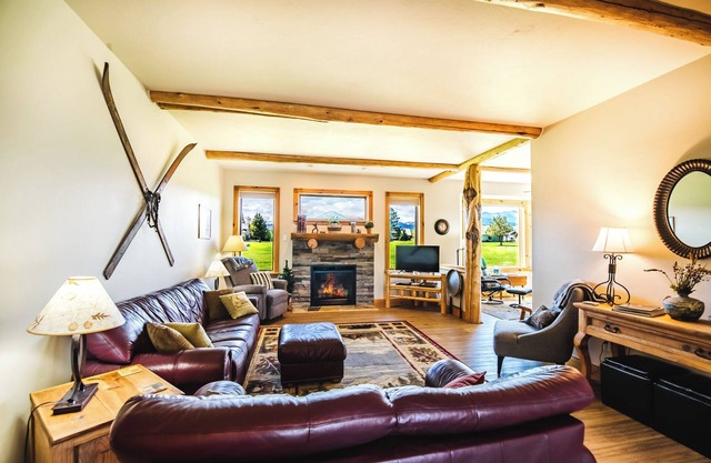 Mountain Views Golf Course Home/HotTub/Star Gazing/Ski/Hike/Golf/Family/WiFi