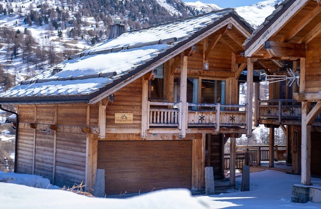Mountainside chalet with sauna and jacuzzi 200m from the slopes