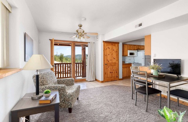 Mountaintop condo | 20 mins to downtown Miner Street | walk to trailhead "St Mary's Glacier Getaway"