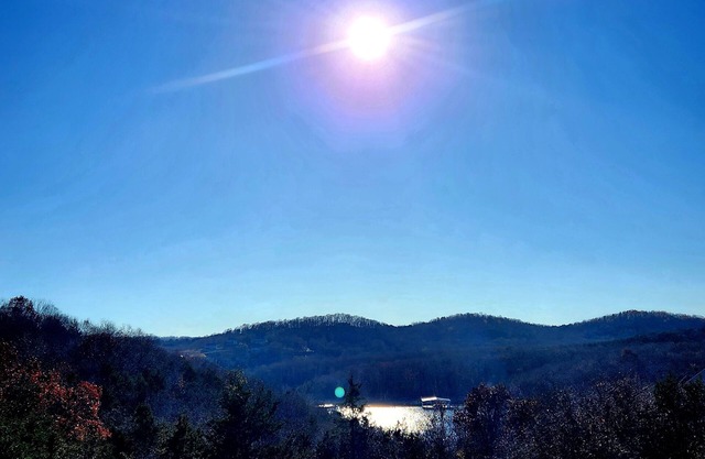 Mountaintop Hideaway nWalk-In Condo - King Bed - Lake view - NEXT TO SDC