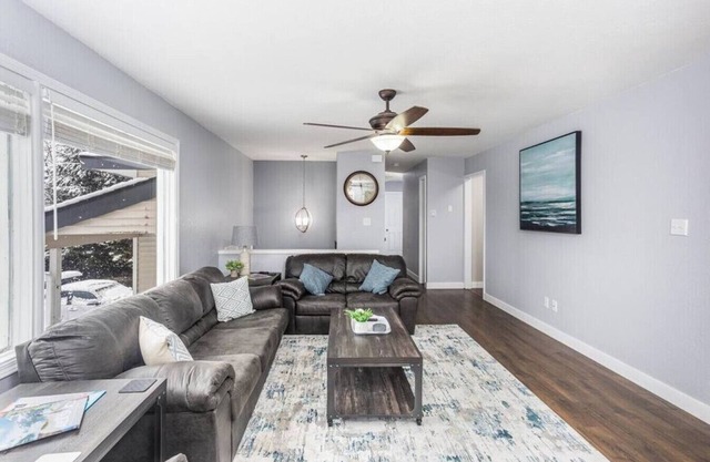 MountainView Getaway - Spacious Home, Sleeps 11