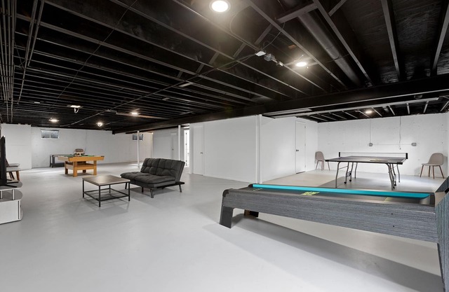 Moxie- w/Game Room- 4 Kings, Sleeps 15
