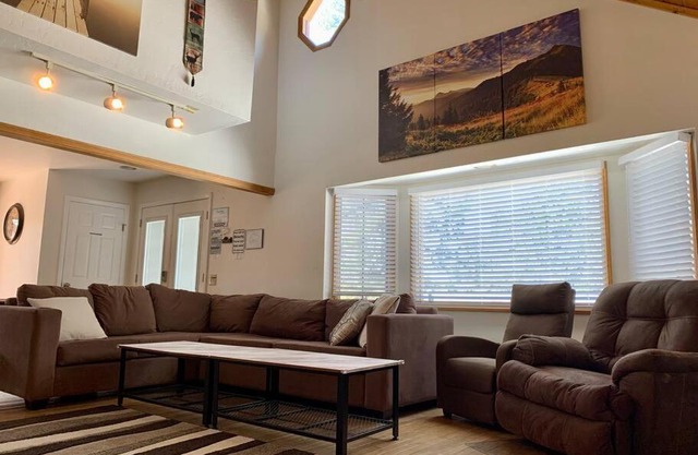Mt Shasta Cabin Retreat