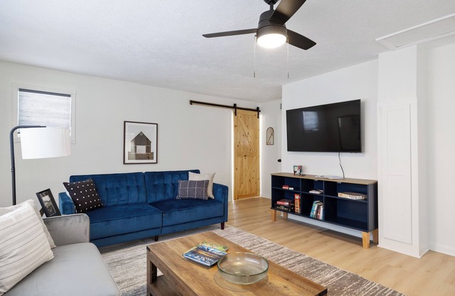 MTM Premier, Modern 2 Bedroom, 1 1/2 Baths