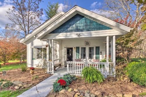 Mtn Cottage with Fire Pit in Newland!
