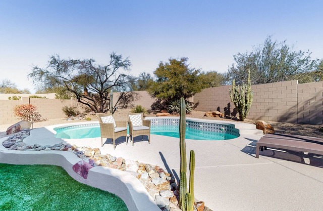 Mtn-view home w/private pool & access to heated pool, hot tub, gym, pickleball