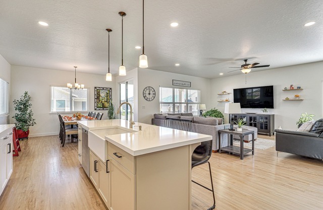 Mtn-View Utah Gem w/Home Office