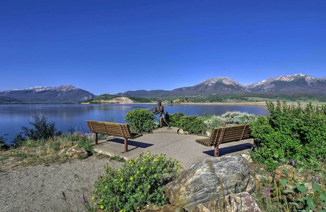 Mtn Views & Hot Tub Access: Lake Dillon Retreat