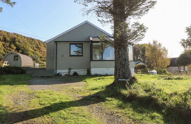 MUIRLAN, family friendly, country holiday cottage in Oban