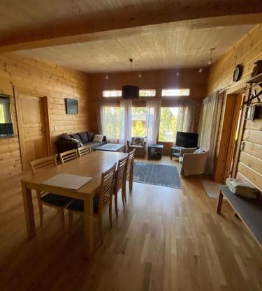 Mukava mökki kompleksi Saimaan rannalla
