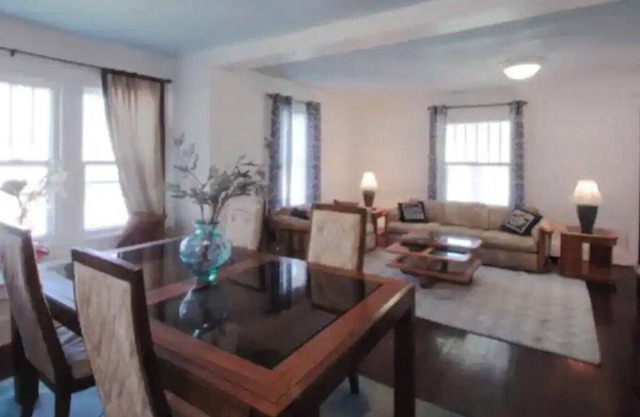 Mulberry Lane! -2 BR, 7 min Downtown, 3min Airport