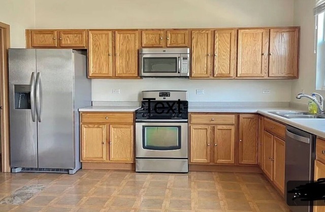 Multistory townhouse with walking distance from Starbucks, Pizza Hut & Walmart.