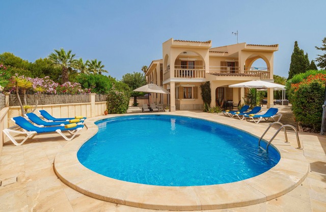 Murtons house for 8 at 350m from the sea with swimming pool